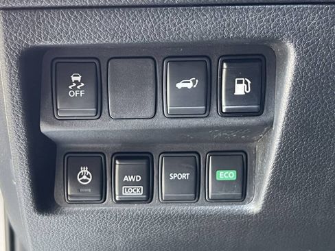 Used 2018 Nissan Rogue SV w/ Premium Package AWD/4WD image 18