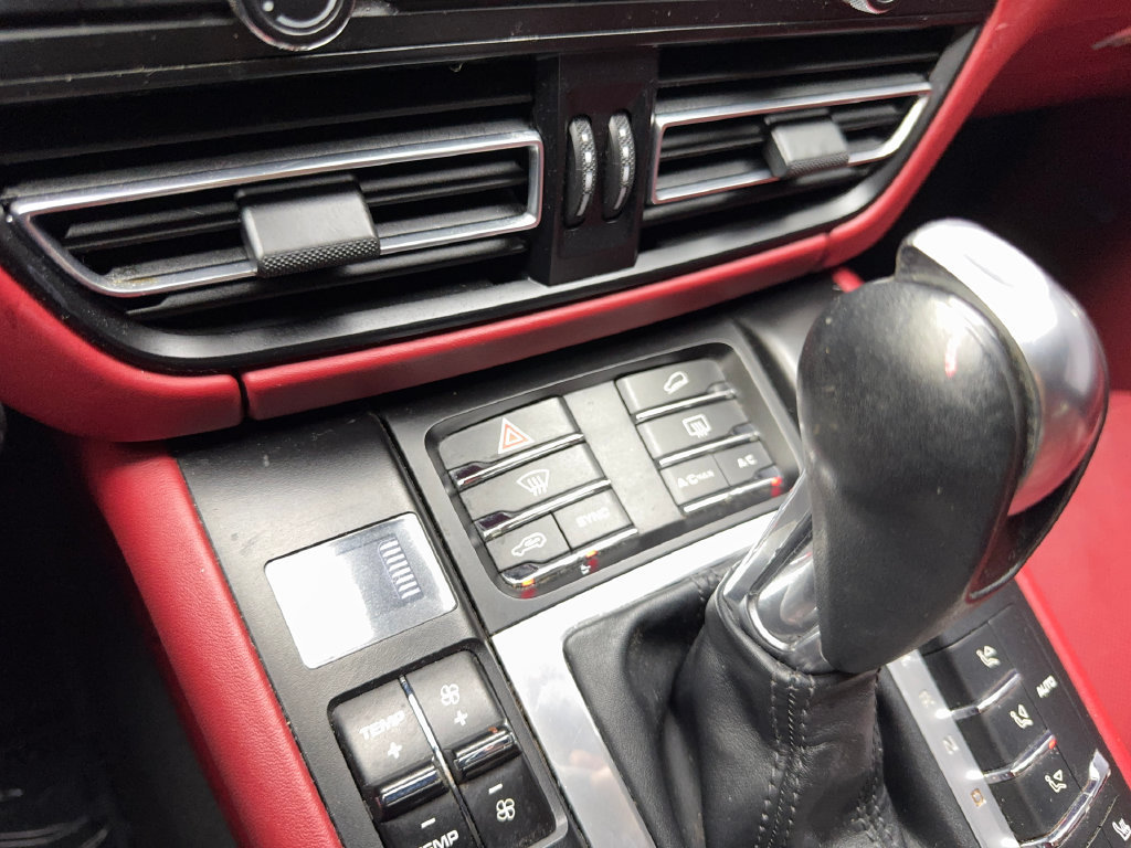 Used 2021 Porsche Macan Turbo AWD/4WD image 67