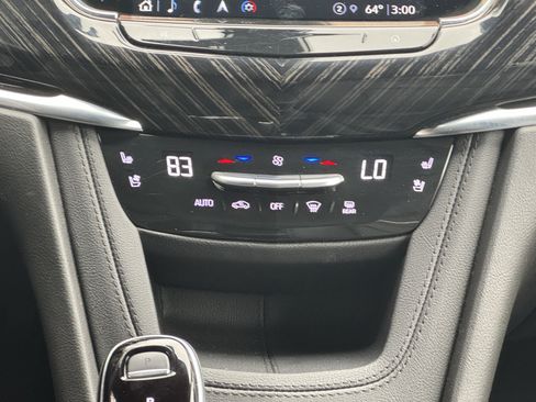 Used 2025 Cadillac XT6 Premium Luxury image 22