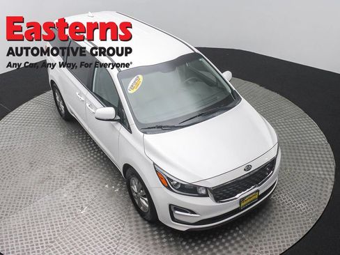 Used 2020 Kia Sedona LX FWD image 3