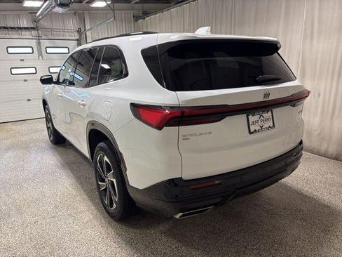 Used 2025 Buick Enclave Sport Touring image 4