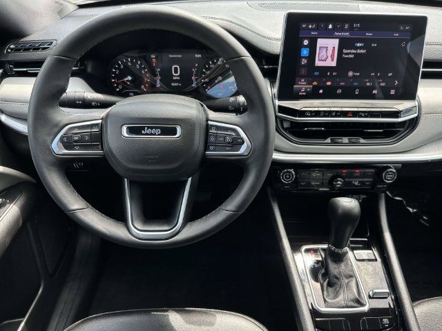 Used 2025 Jeep Compass Limited AWD/4WD image 2