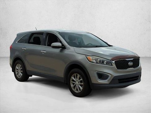 Used 2017 Kia Sorento L FWD image 3