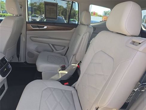 Used 2024 Volkswagen Atlas SE w/ Panoramic Sunroof Package FWD image 13