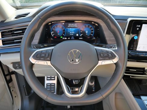 Certified 2025 Volkswagen Atlas SEL Premium R-Line image 26