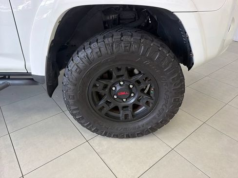 Used 2018 Toyota 4Runner SR5 Premium AWD/4WD image 31