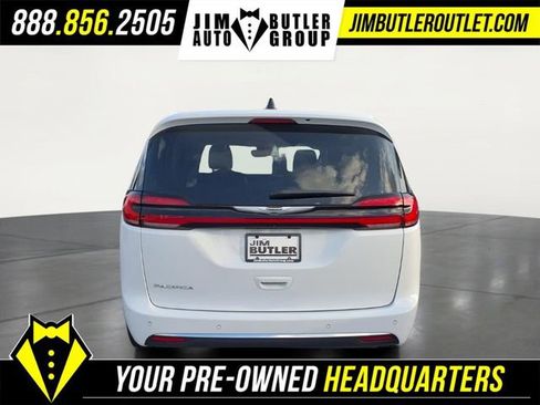 Used 2024 Chrysler Pacifica Touring-L FWD image 24