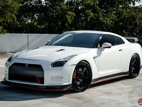 Used 2014 Nissan GT-R Premium image 44