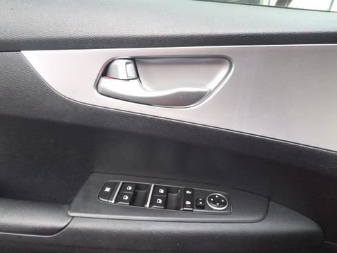 Used 2023 Kia Forte LXS FWD image 13