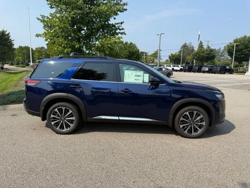 New 2026 Nissan Pathfinder Platinum AWD/4WD image 4