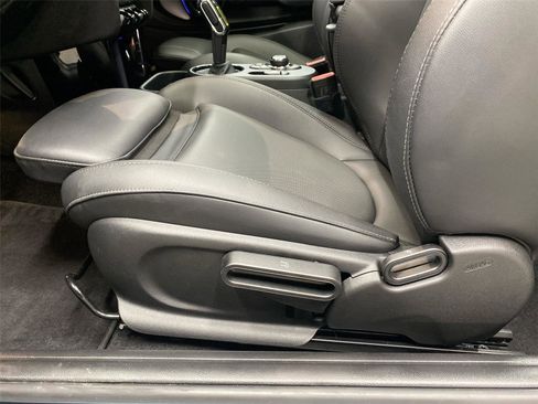 Certified 2024 MINI Cooper SE image 18