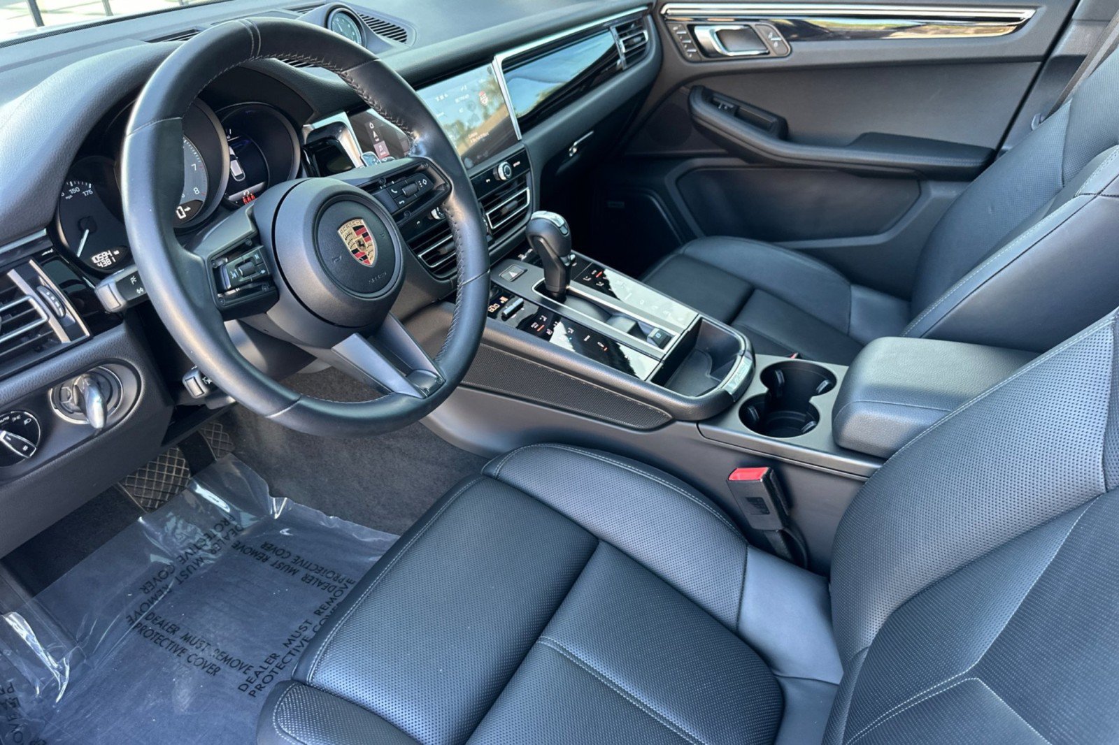 Certified 2023 Porsche Macan S AWD/4WD image 4