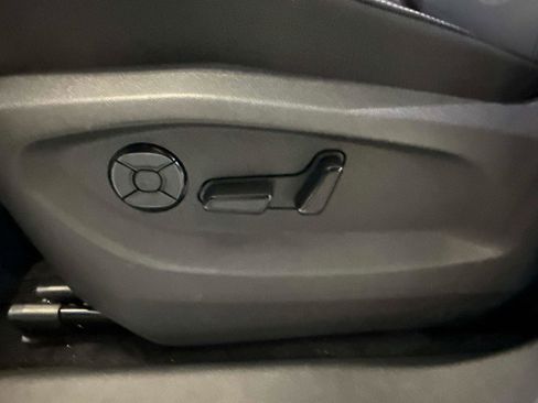 New 2026 Volkswagen Tiguan SE image 21