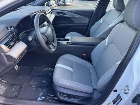 Certified 2025 Toyota Camry SE image 6