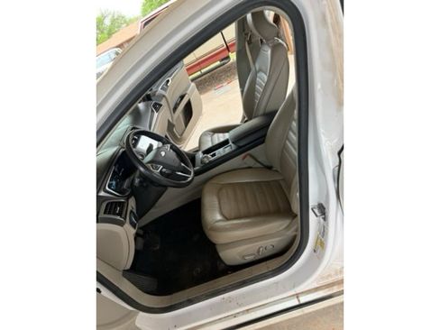 Used 2017 Ford Fusion SE w/ Fusion SE Technology Package FWD image 8