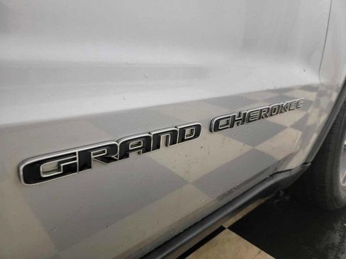 Used 2017 Jeep Grand Cherokee Limited image 47