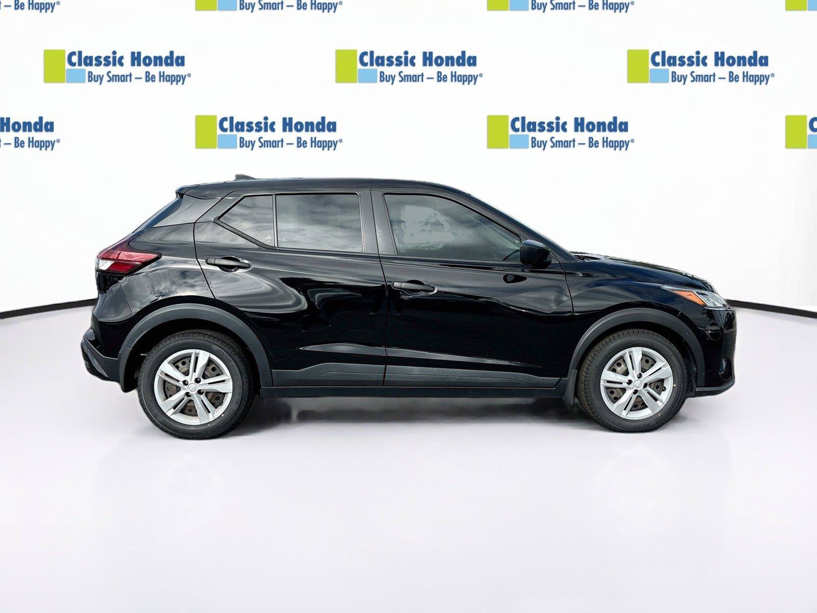 Used 2021 Nissan Kicks S FWD image 9