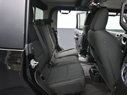 Used 2022 Jeep Gladiator Willys image 15