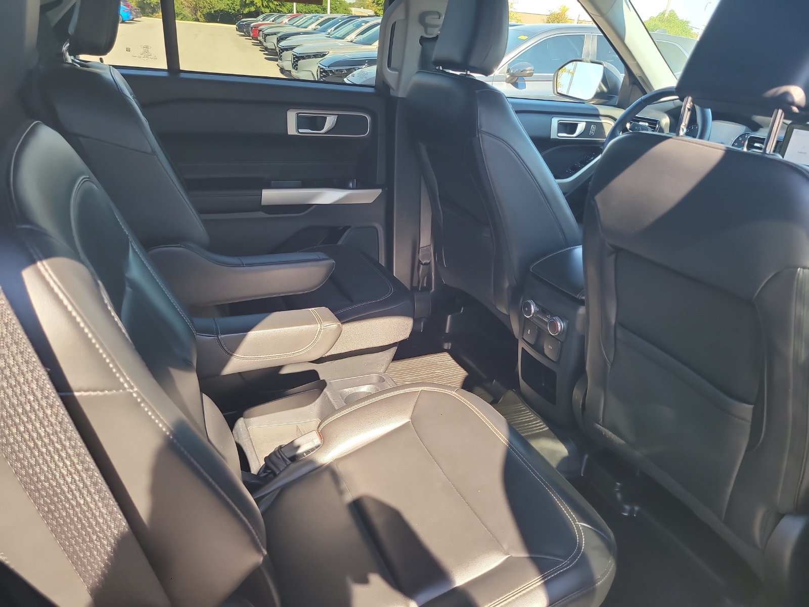 Used 2021 Ford Explorer XLT w/ Equipment Group 202A RWD image 27