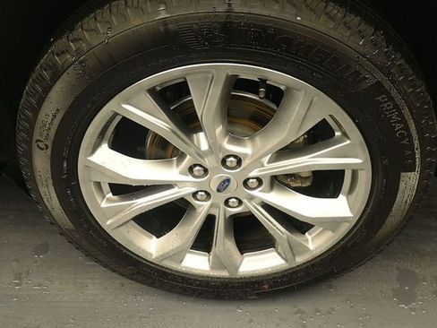 Certified 2024 Ford Explorer XLT w/ Equipment Group 202A image 9