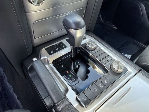 Used 2021 Toyota Land Cruiser image 23