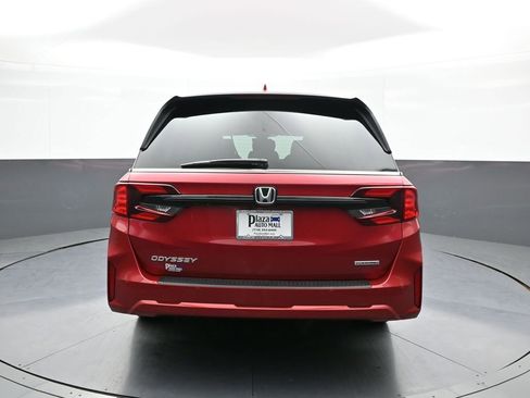 Used 2025 Honda Odyssey Touring image 7