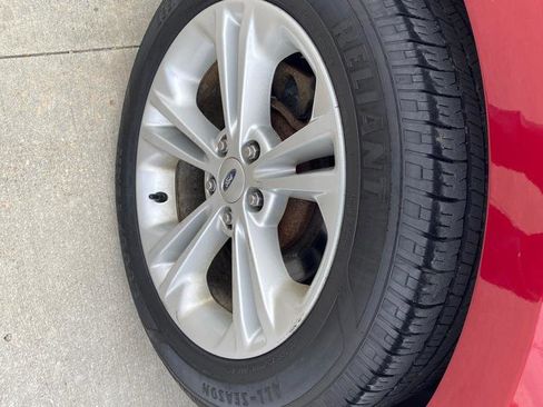 Used 2014 Ford Taurus SEL w/ Equipment Group 201A image 12