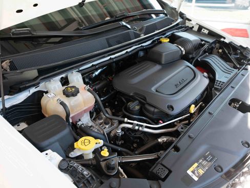 Used 2021 Chrysler Pacifica Touring-L w/ Uconnect Theater Family Group image 33