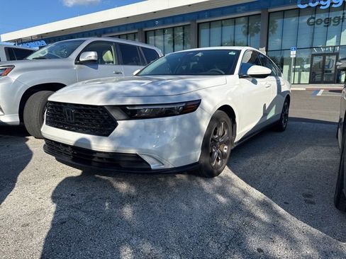 Certified 2023 Honda Accord EX image 6