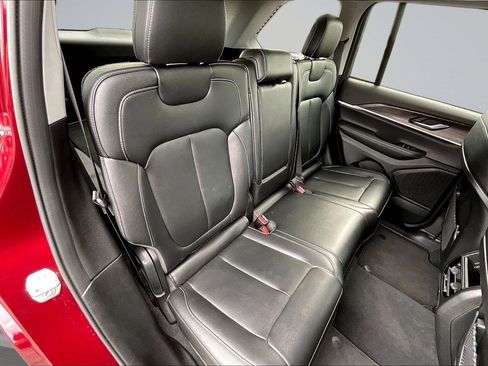 Used 2023 Jeep Grand Cherokee Limited w/ Black Appearance Package AWD/4WD image 27