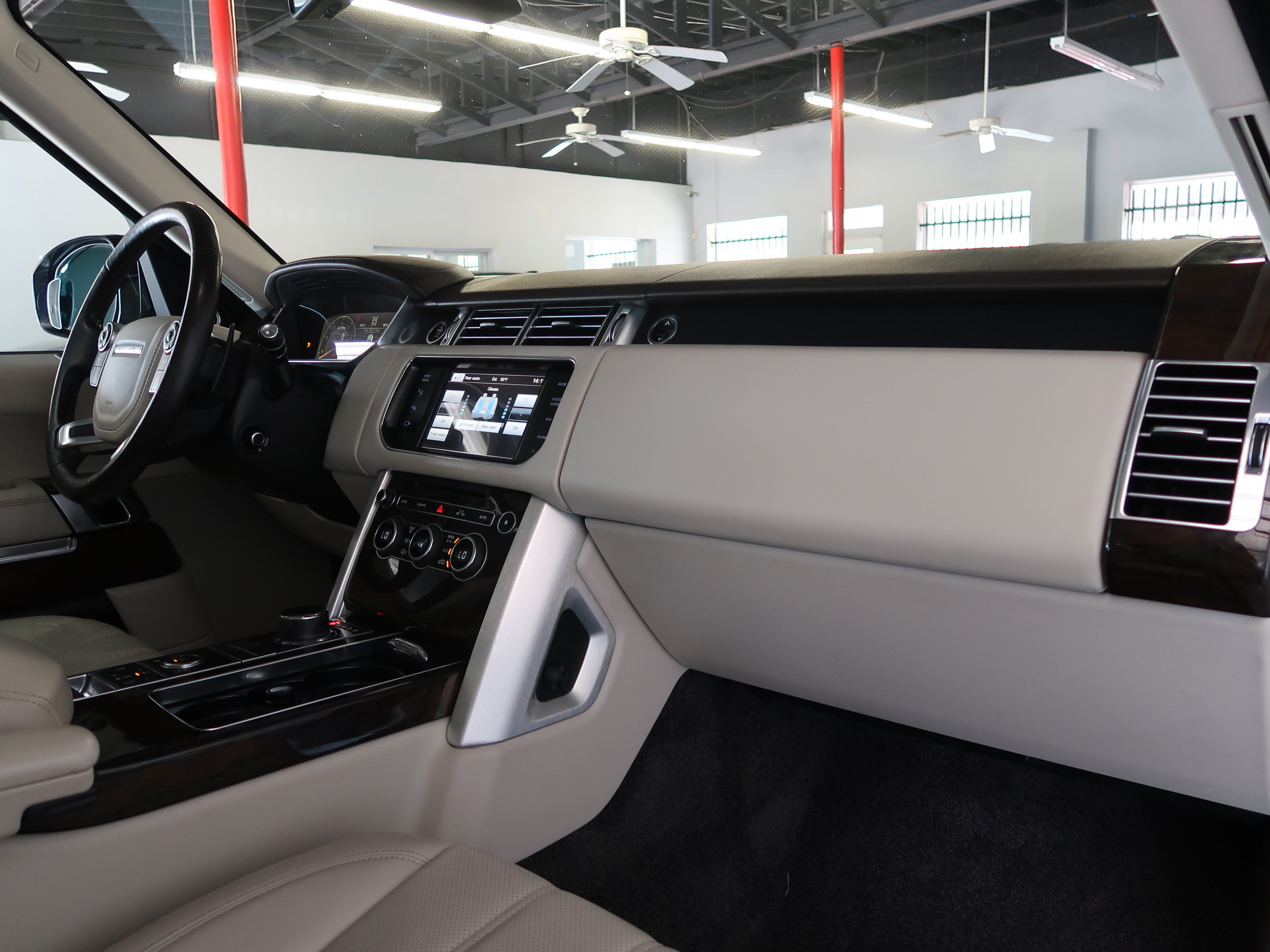 Used 2014 Land Rover Range Rover Long Wheelbase Supercharged AWD/4WD image 31
