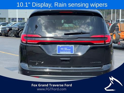 Used 2025 Chrysler Pacifica Limited FWD image 40