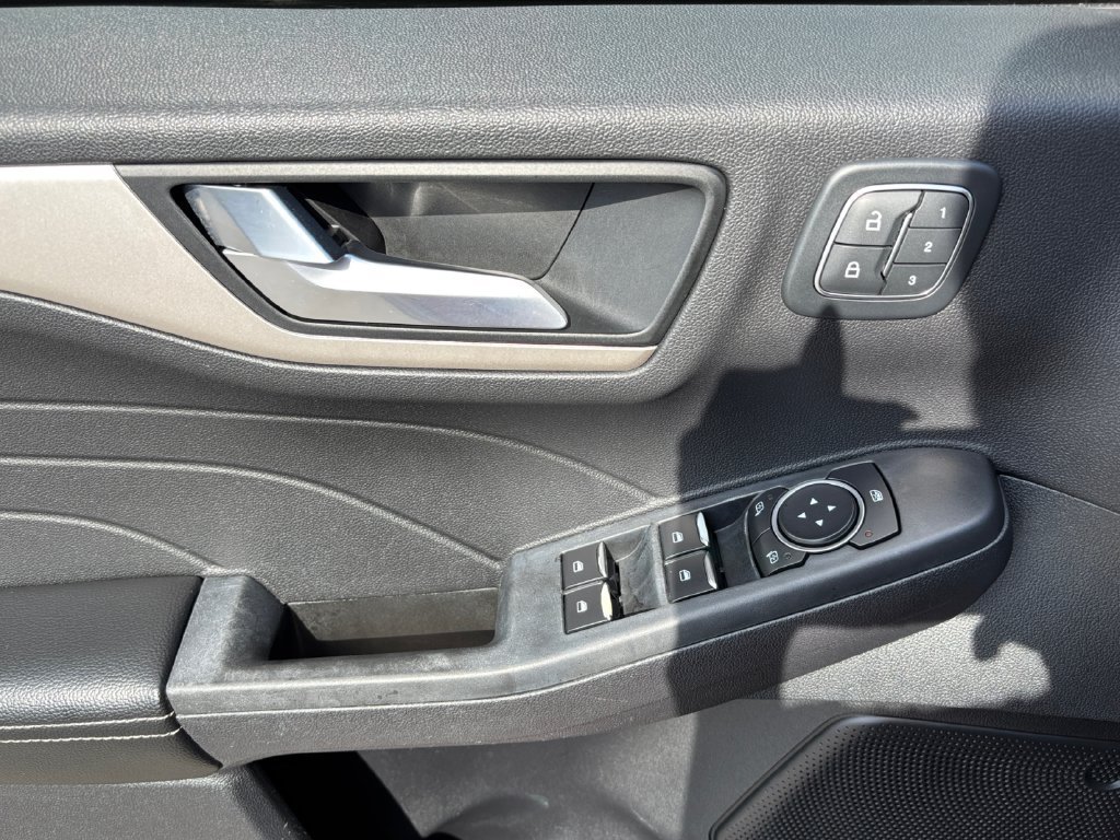 Used 2022 Ford Escape SEL w/ Technology Package FWD image 23