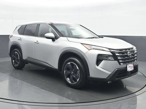 Used 2025 Nissan Rogue SV AWD/4WD image 9