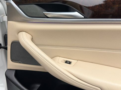 Used 2017 BMW 530i xDrive image 48