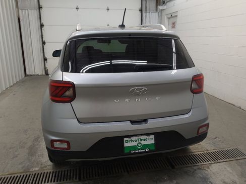 Used 2023 Hyundai Venue SEL FWD image 6