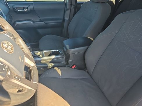 Used 2016 Toyota Tacoma TRD Sport w/ Premium & Technology Package image 11