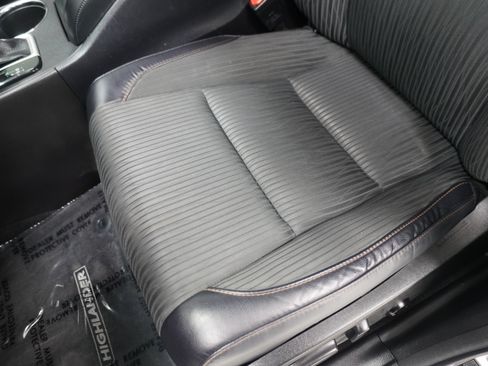 Used 2018 Toyota Highlander Plus FWD image 12