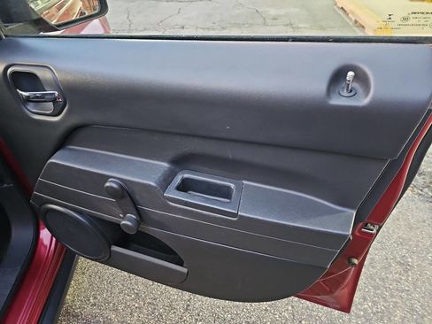 Used 2016 Jeep Patriot Sport image 23