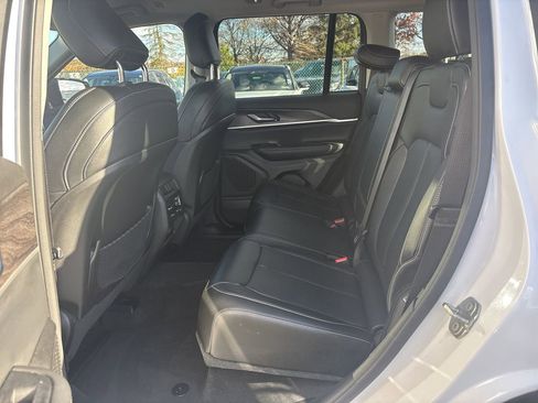 Used 2023 Jeep Grand Cherokee Limited image 13
