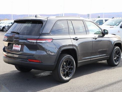 New 2025 Jeep Grand Cherokee Altitude image 5