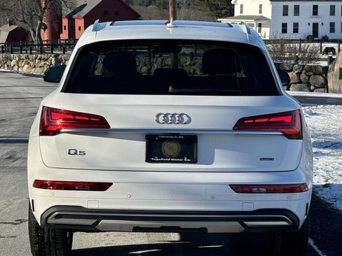 Used 2024 Audi Q5 Premium w/ Convenience Package image 17
