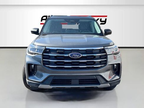 Used 2025 Ford Explorer Active w/ Active Comfort Package AWD/4WD image 2