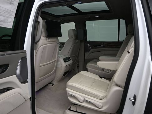 Used 2024 Cadillac Escalade ESV Sport Platinum AWD/4WD image 25