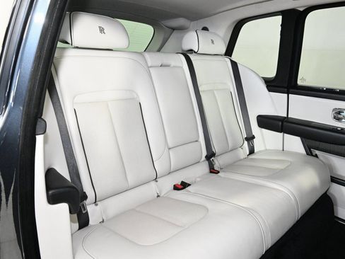 Used 2019 Rolls-Royce Cullinan image 17