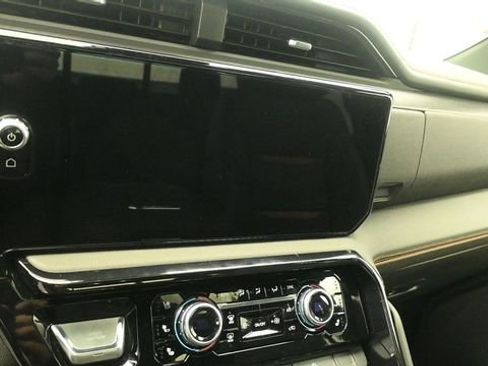 Used 2025 GMC Sierra 2500 AT4 w/ AT4 Premium Plus Package AWD/4WD image 17