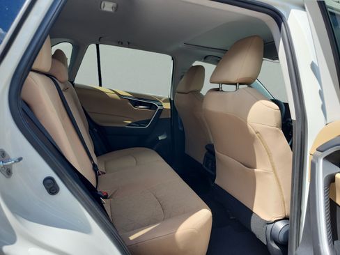 Used 2019 Toyota RAV4 XLE w/ Convenience Package FWD image 18