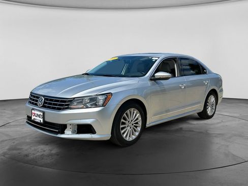 Used 2016 Volkswagen Passat 1.8T SE FWD image 3