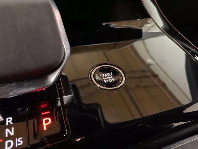 Used 2025 Land Rover Range Rover Sport SE AWD/4WD image 89