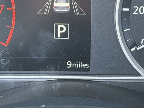 New 2025 Nissan Versa SR w/ Trunk Package image 32